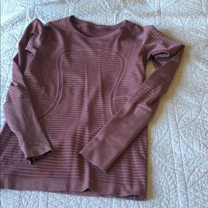 Lululemon top.